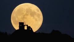 October's full Hunter's Moon to light up night sky this weekend