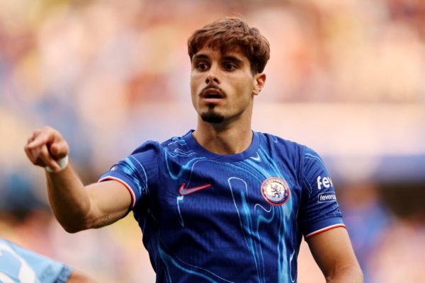 Chelsea set staggering price tag for in-demand winger | Shoot